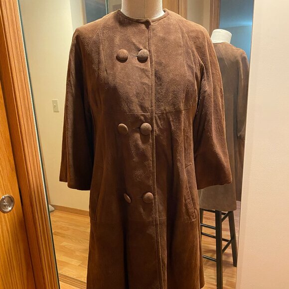 Double breasted faux suede coat. Brown. Medium. - Picture 4 of 7